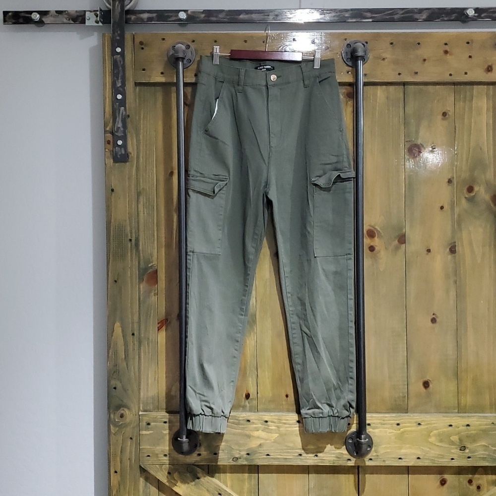 CARGO JOGGER ARMY GREEN ALMOST FAMOUS SIZE LARGE
